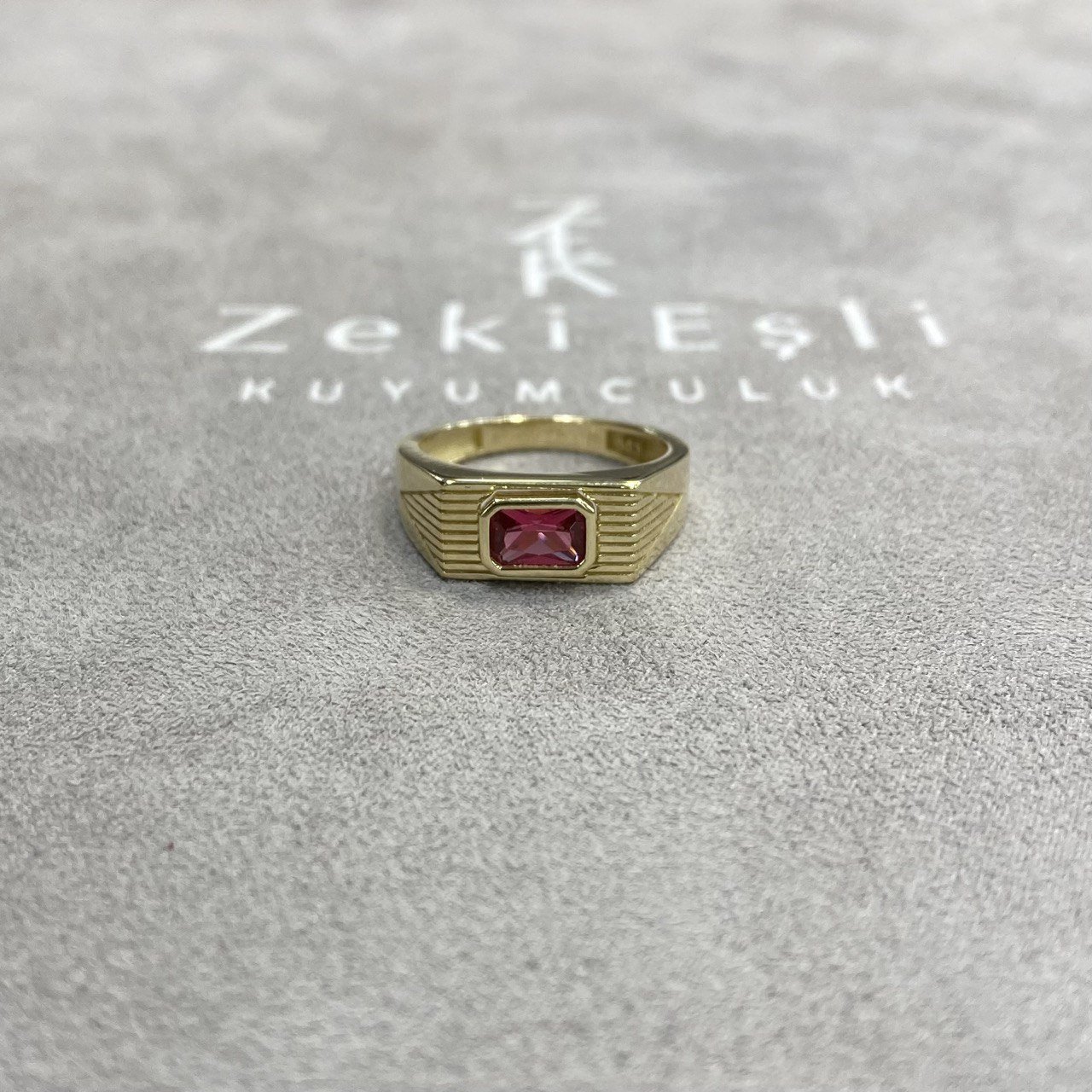 Ruby Dignite Yüzük